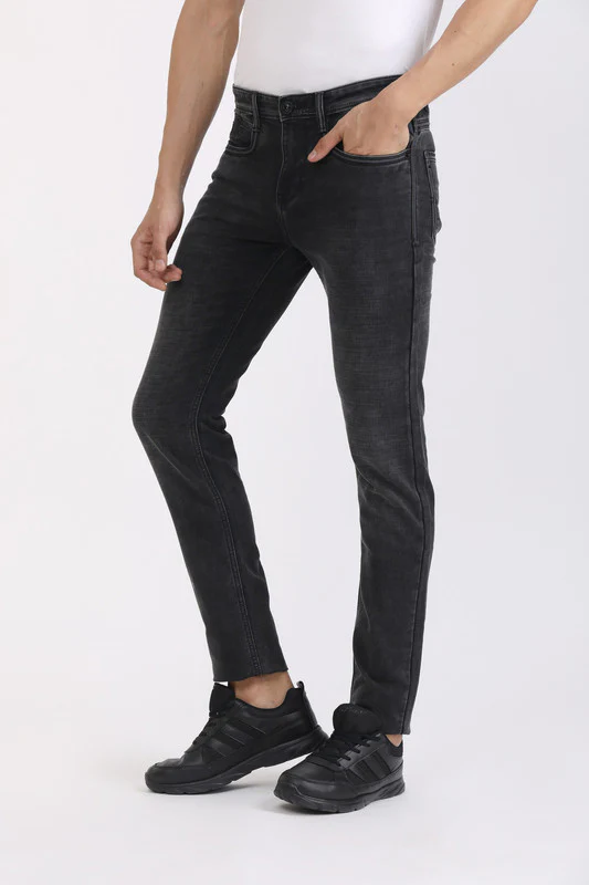 Manufacturer, Exporter, Importer, Supplier, Wholesaler, Retailer, Trader of Men Carban Black Jeans in New Delhi, Delhi, India